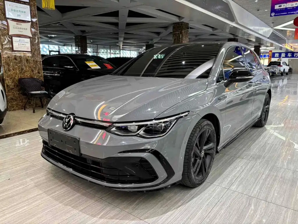 VOLKSWAGEN GOLF  2021