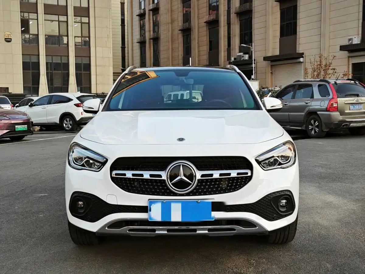 MERCEDES BENZ GLA