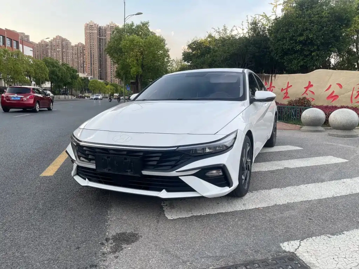 HYUNDAI ELANTRA  2024