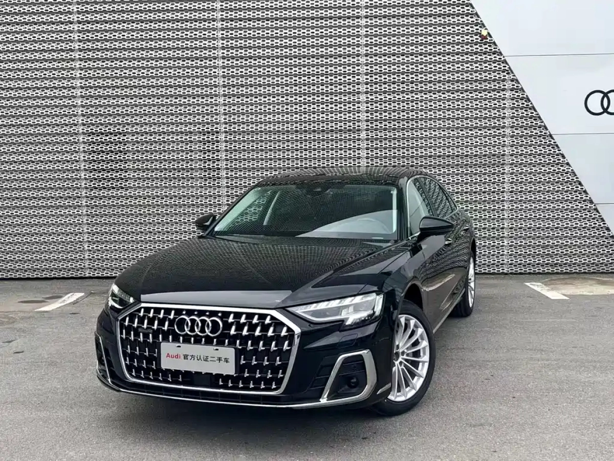 AUDI A8  2025