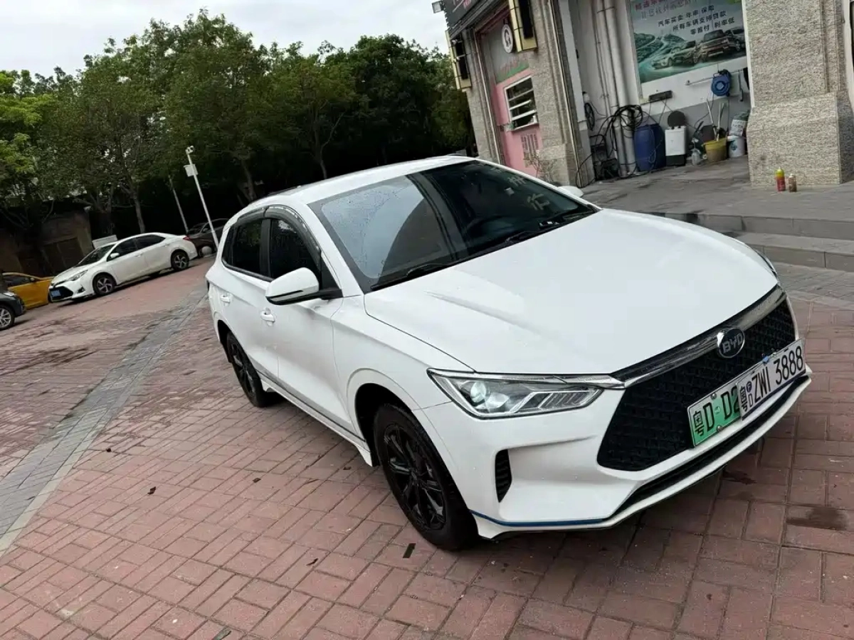 BYD E2
