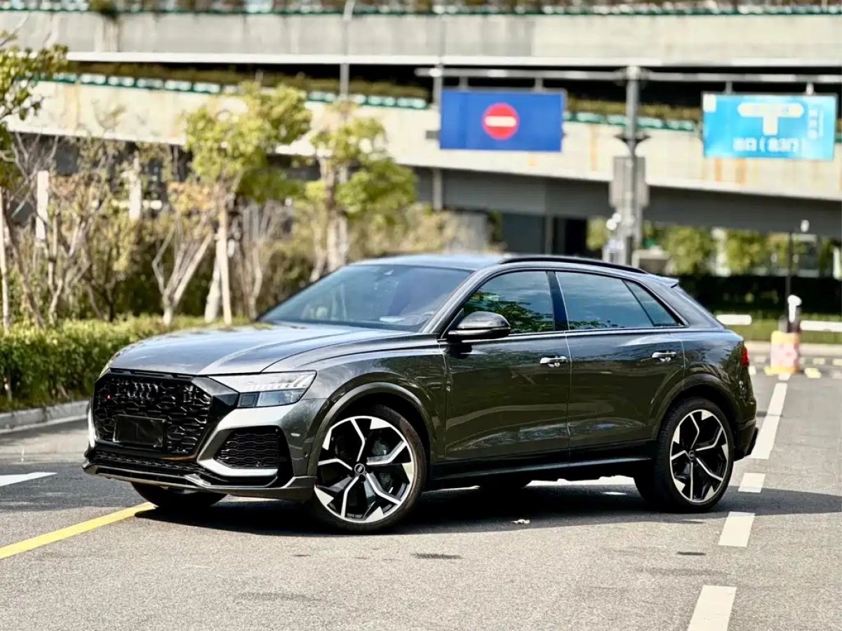 AUDI RS Q8  2024