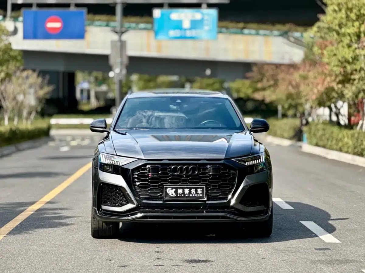 AUDI RS Q8
