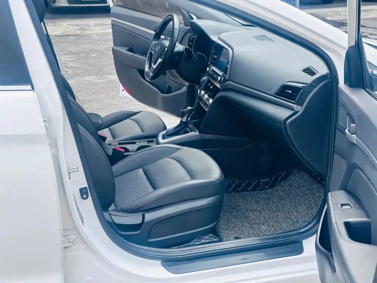 HYUNDAI ELANTRA PLUG IN HYBRID