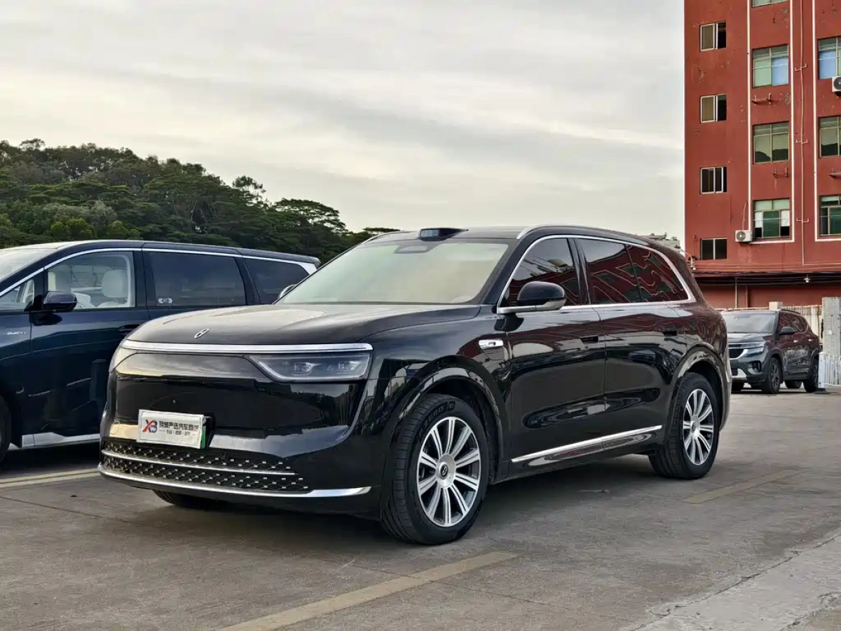 HUAWEI HARMON AITO M8  2025