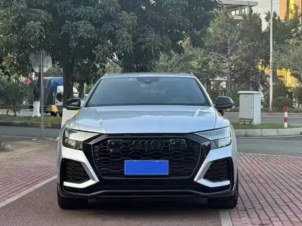 AUDI RS Q8