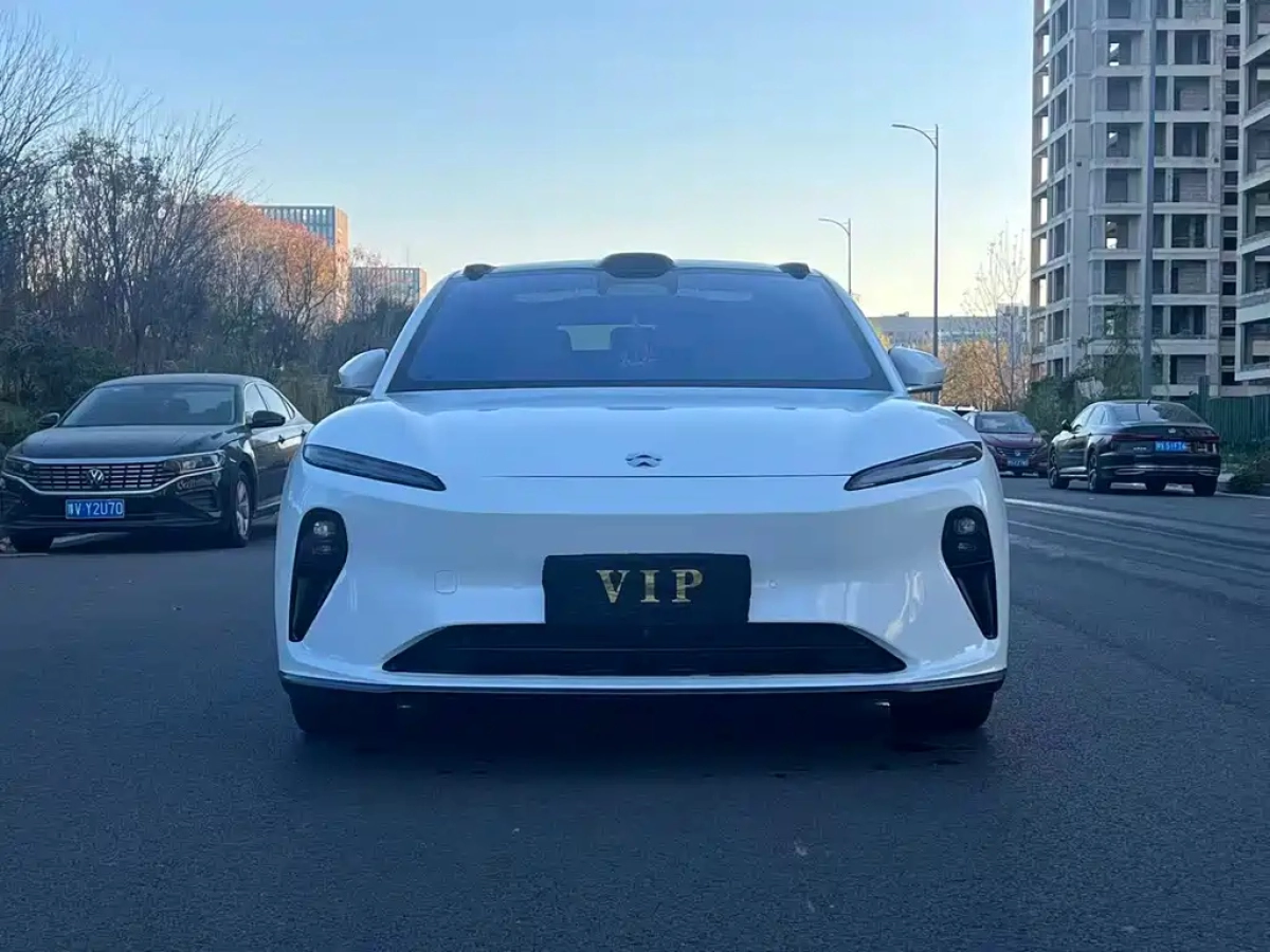 NIO ET5