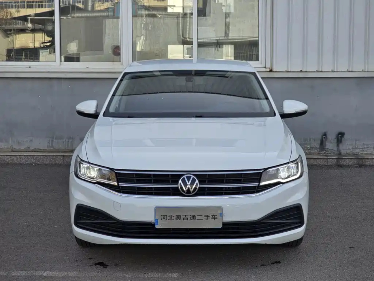 VOLKSWAGEN BORA