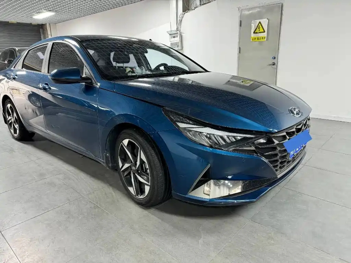 HYUNDAI ELANTRA