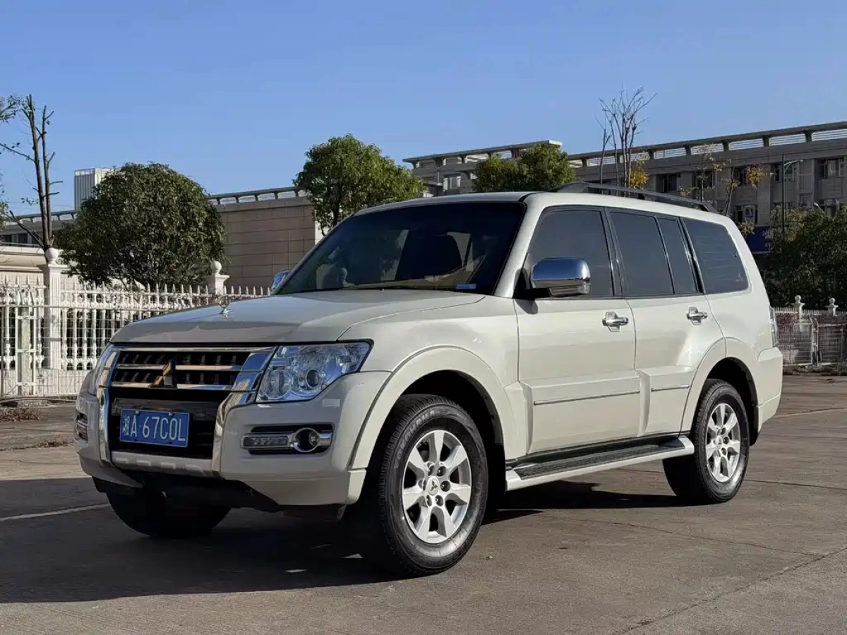 MITSUBISHI PAJERO IMPORT  2020
