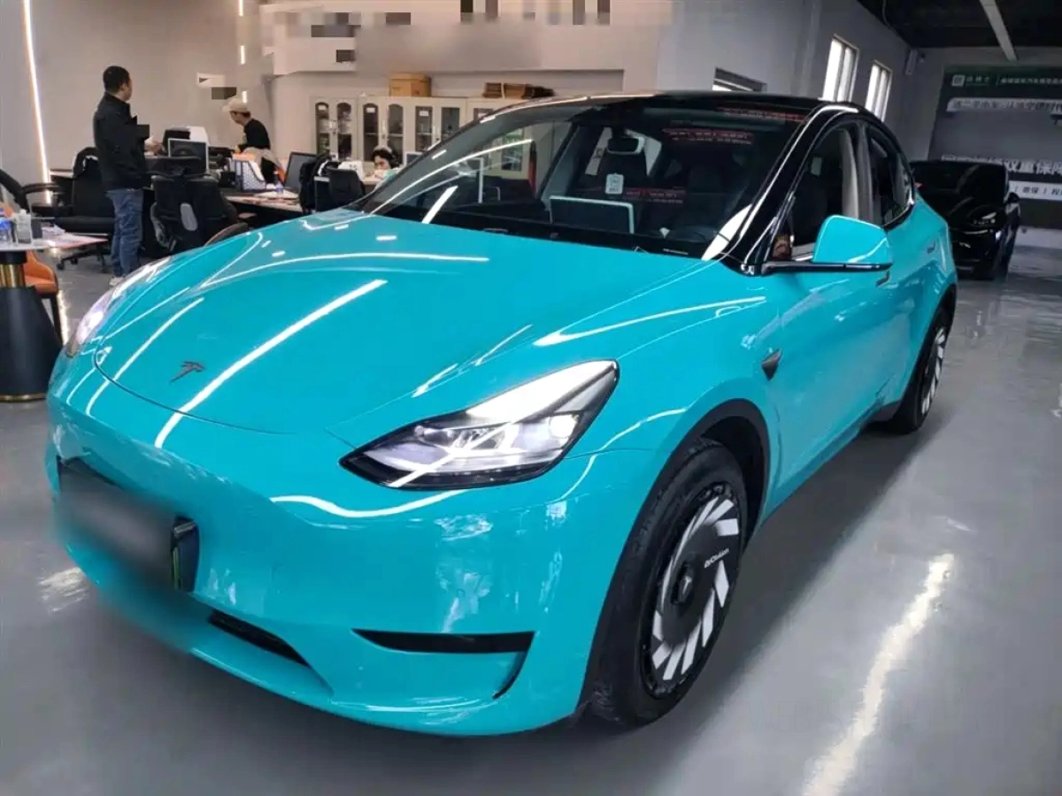 TESLA MODEL Y