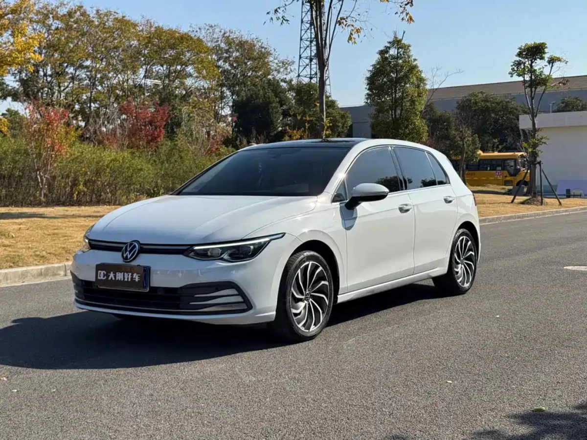 VOLKSWAGEN GOLF  2021