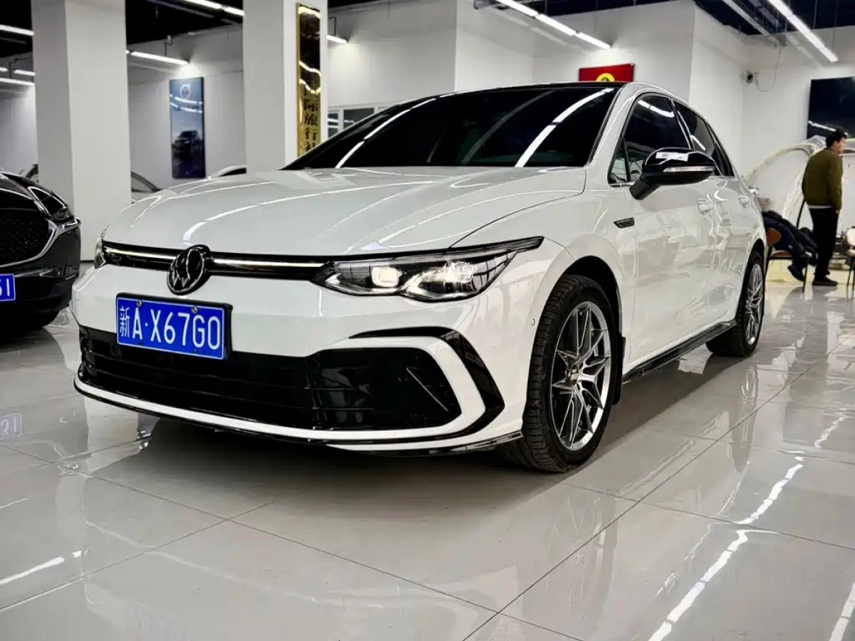 VOLKSWAGEN GOLF  2022