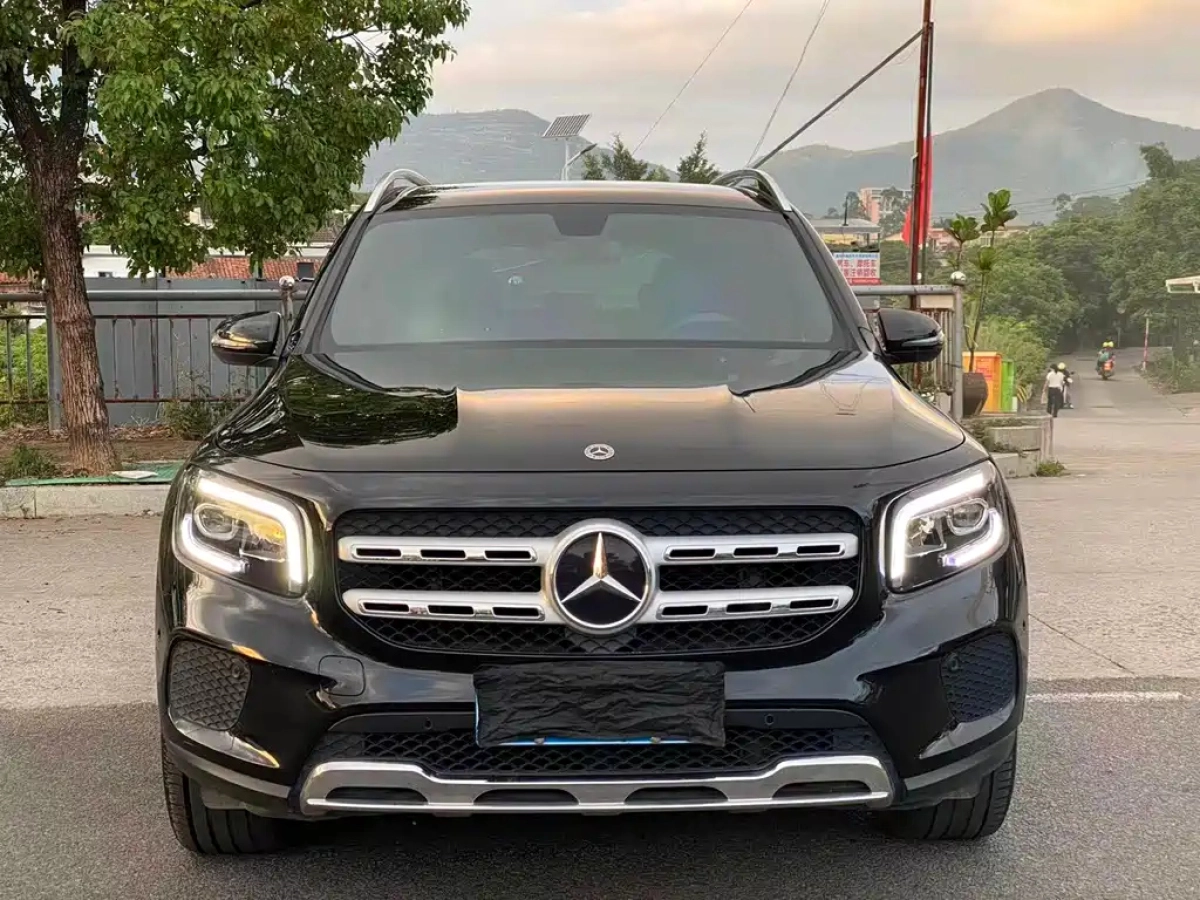 MERCEDES BENZ GLB