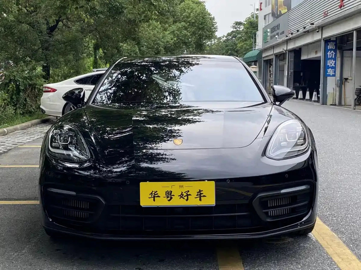 PORSCHE PANAMERA