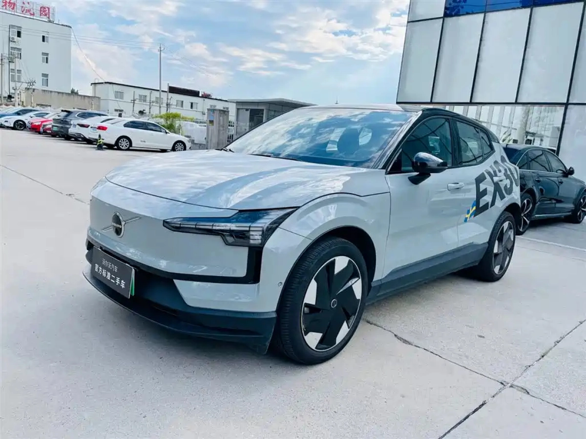 VOLVO EX30  2024