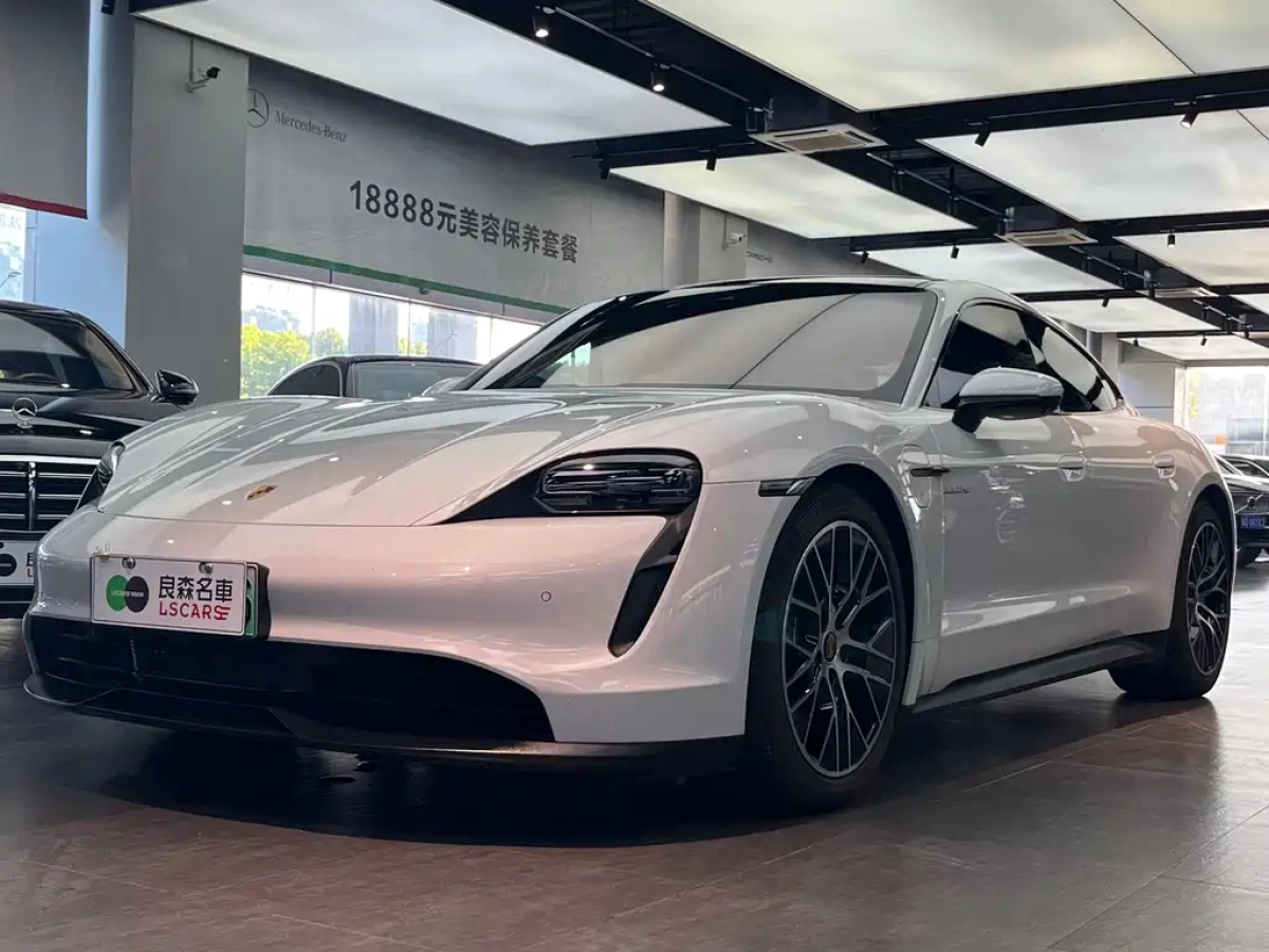 PORSCHE TAYCAN  2023