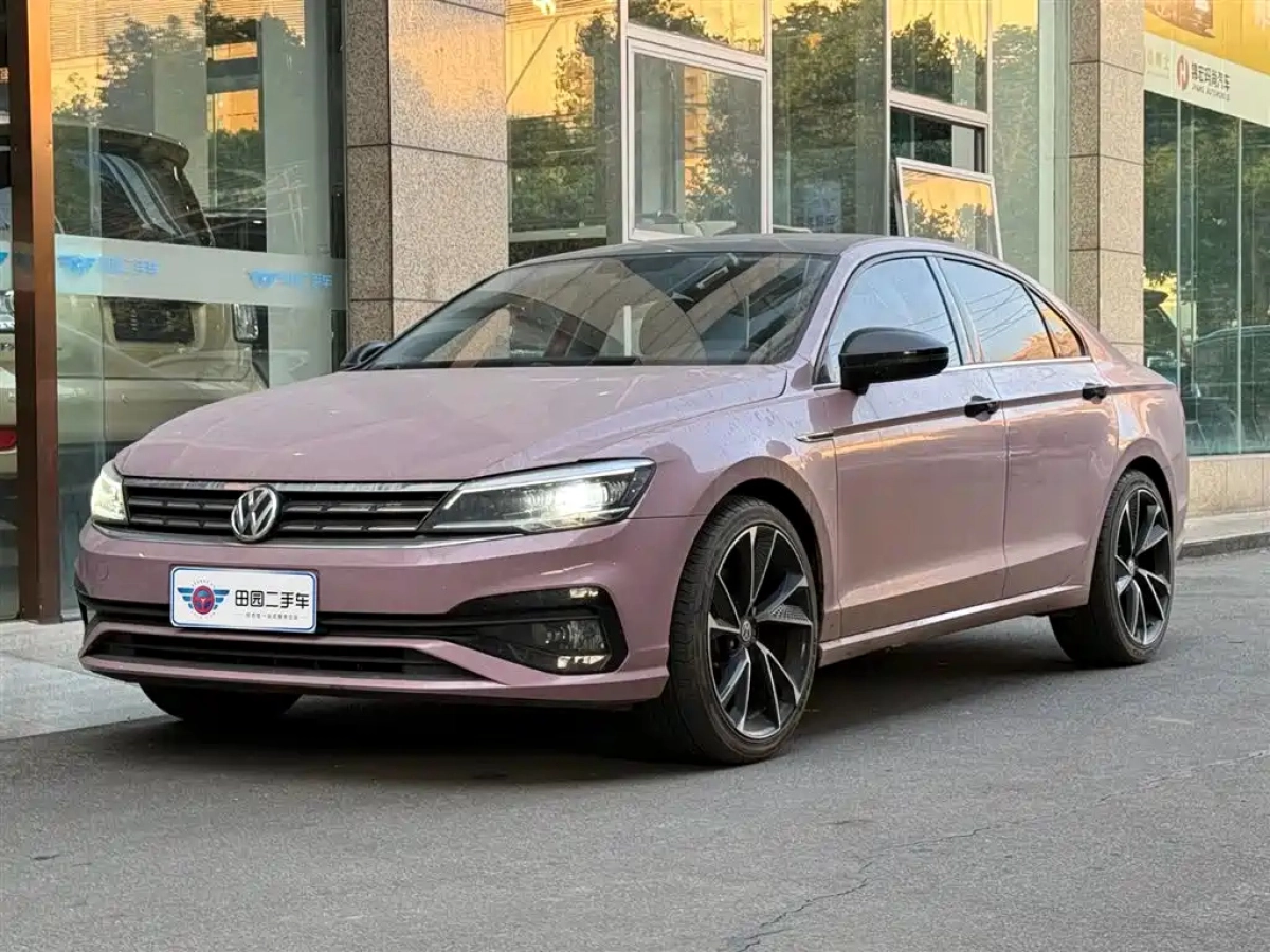 VOLKSWAGEN LAMANDO  2021