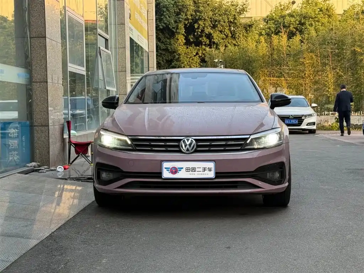 VOLKSWAGEN LAMANDO