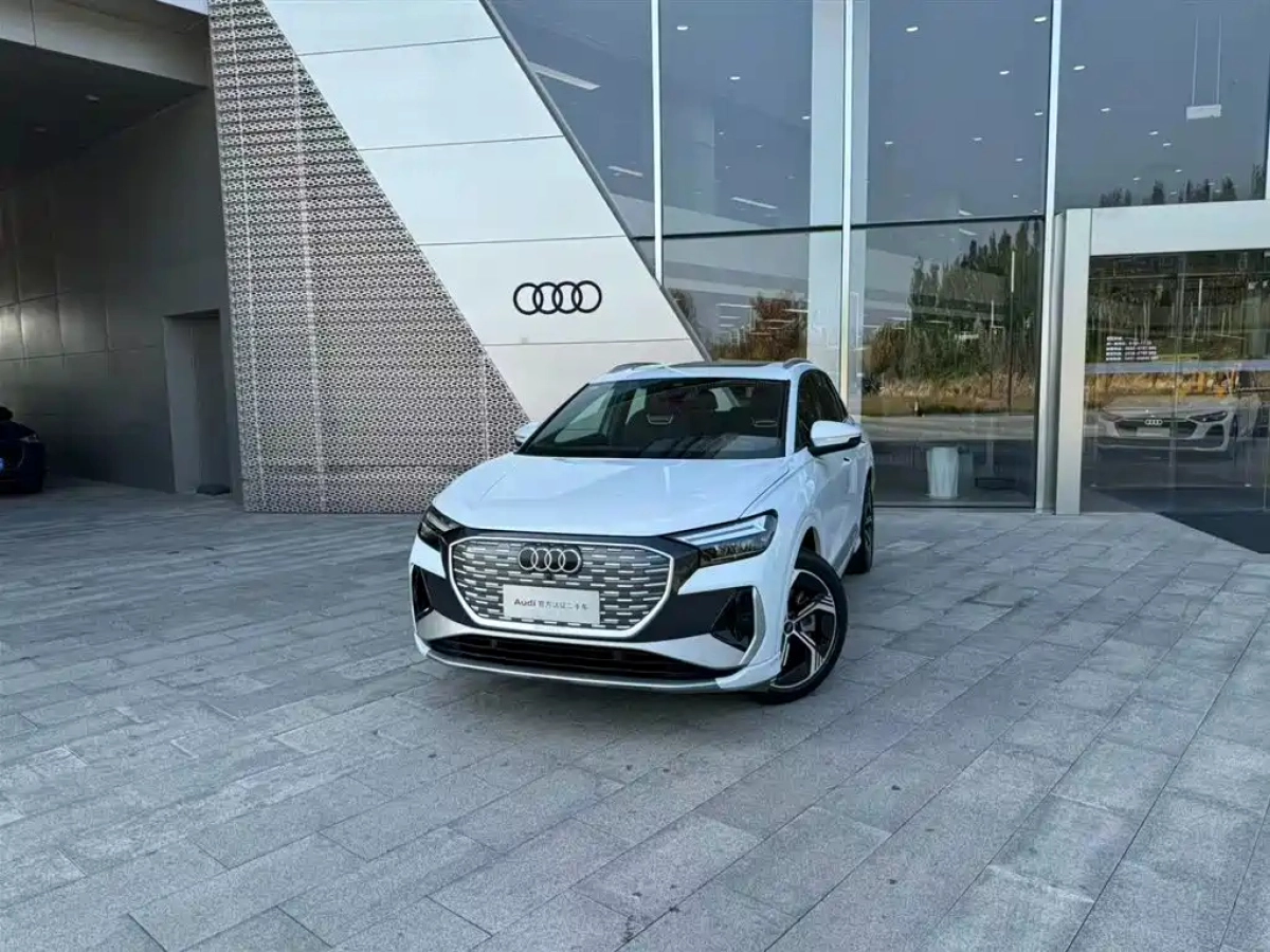AUDI Q4 E-TRON  2024