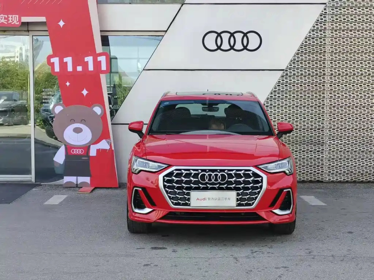 AUDI Q3