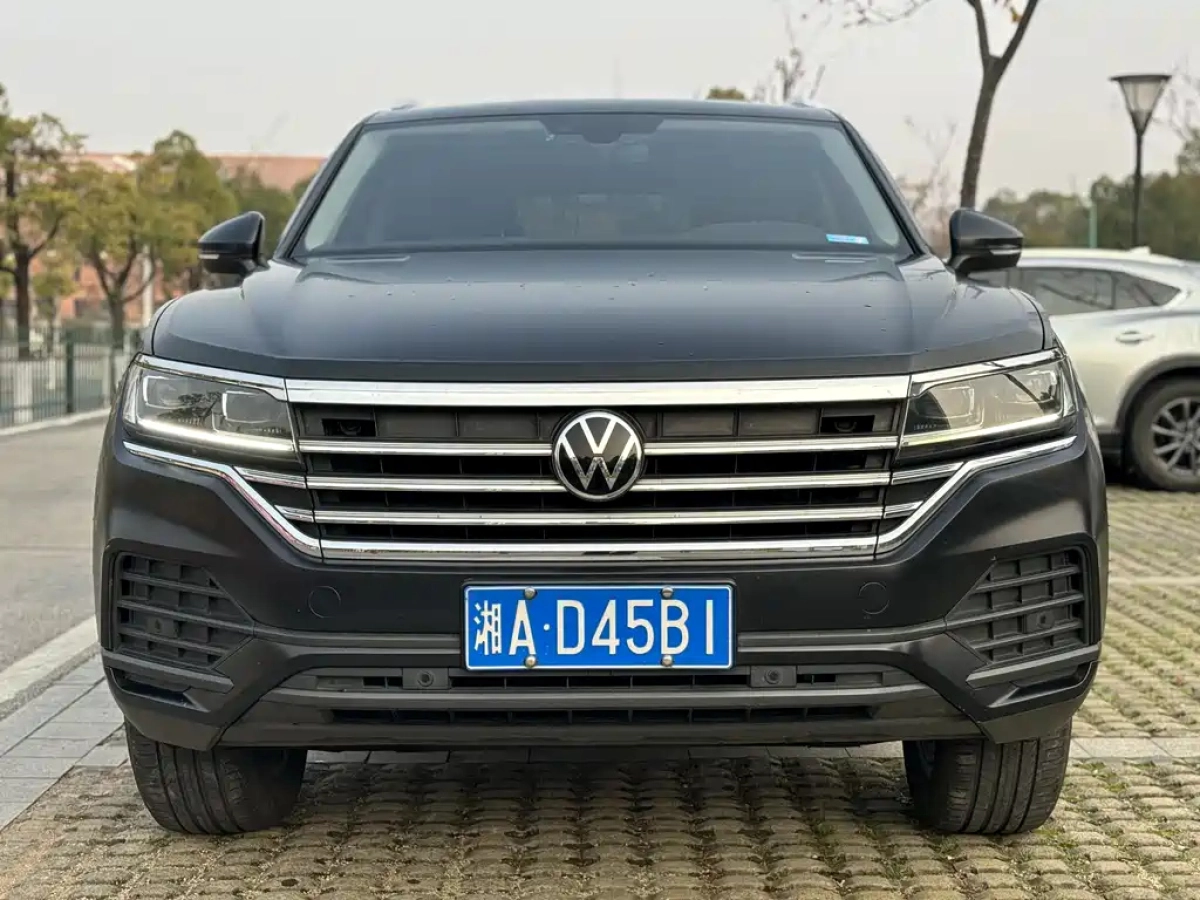VOLKSWAGEN TOUAREG