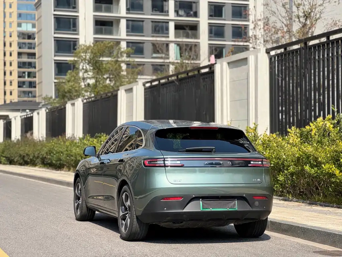 HUAWEI HARMON AITO M5