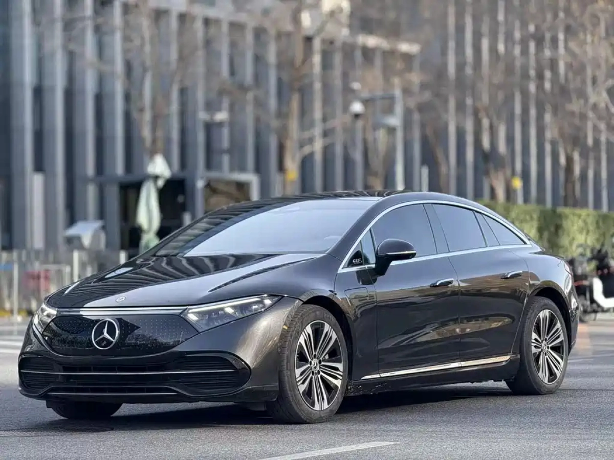 MERCEDES BENZ EQS  2024