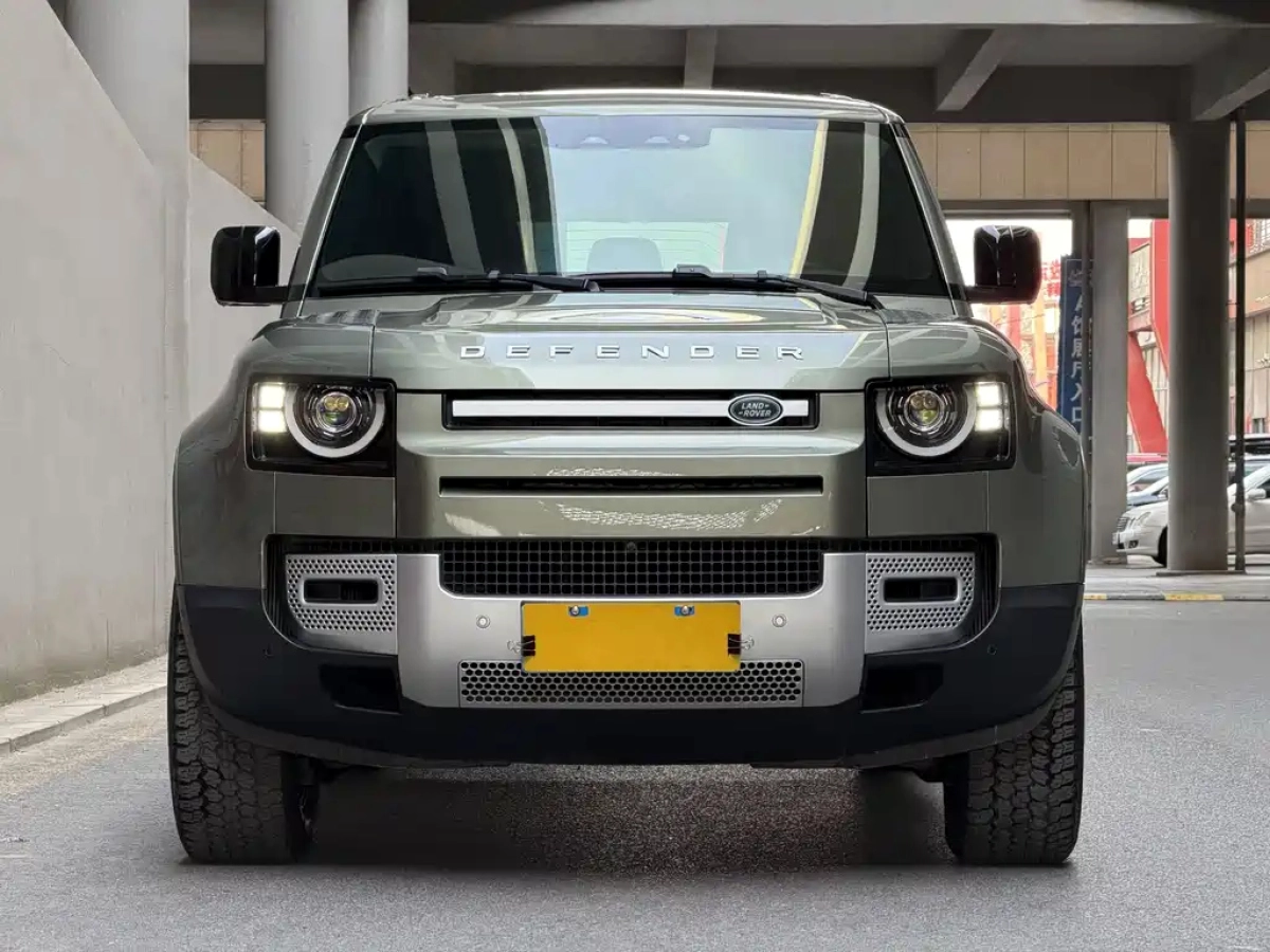 LAND ROVER DEFENDER