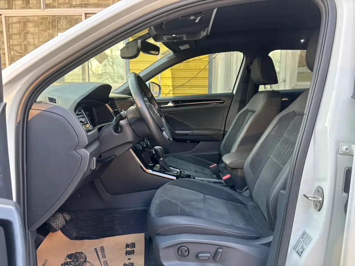 VOLKSWAGEN T-ROC TANGE