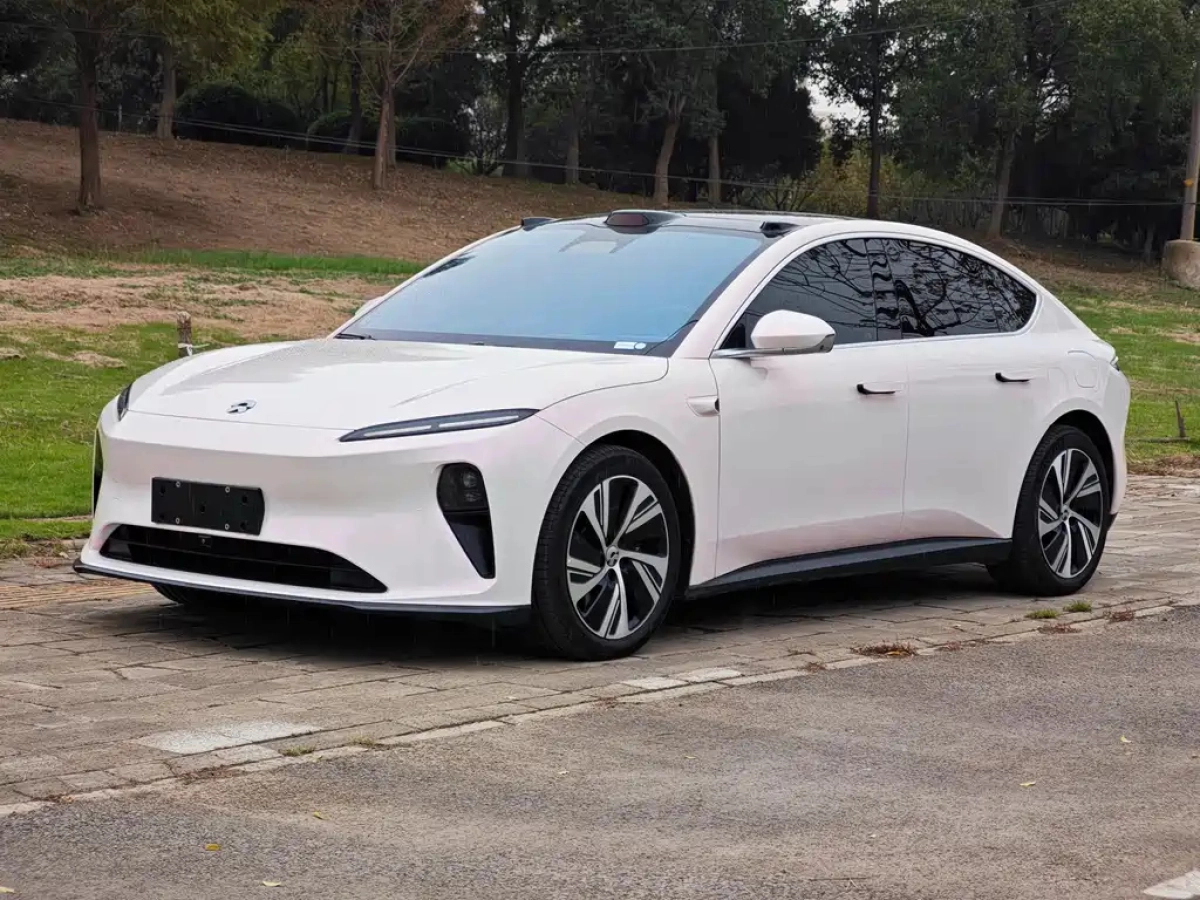 NIO ET5  2024