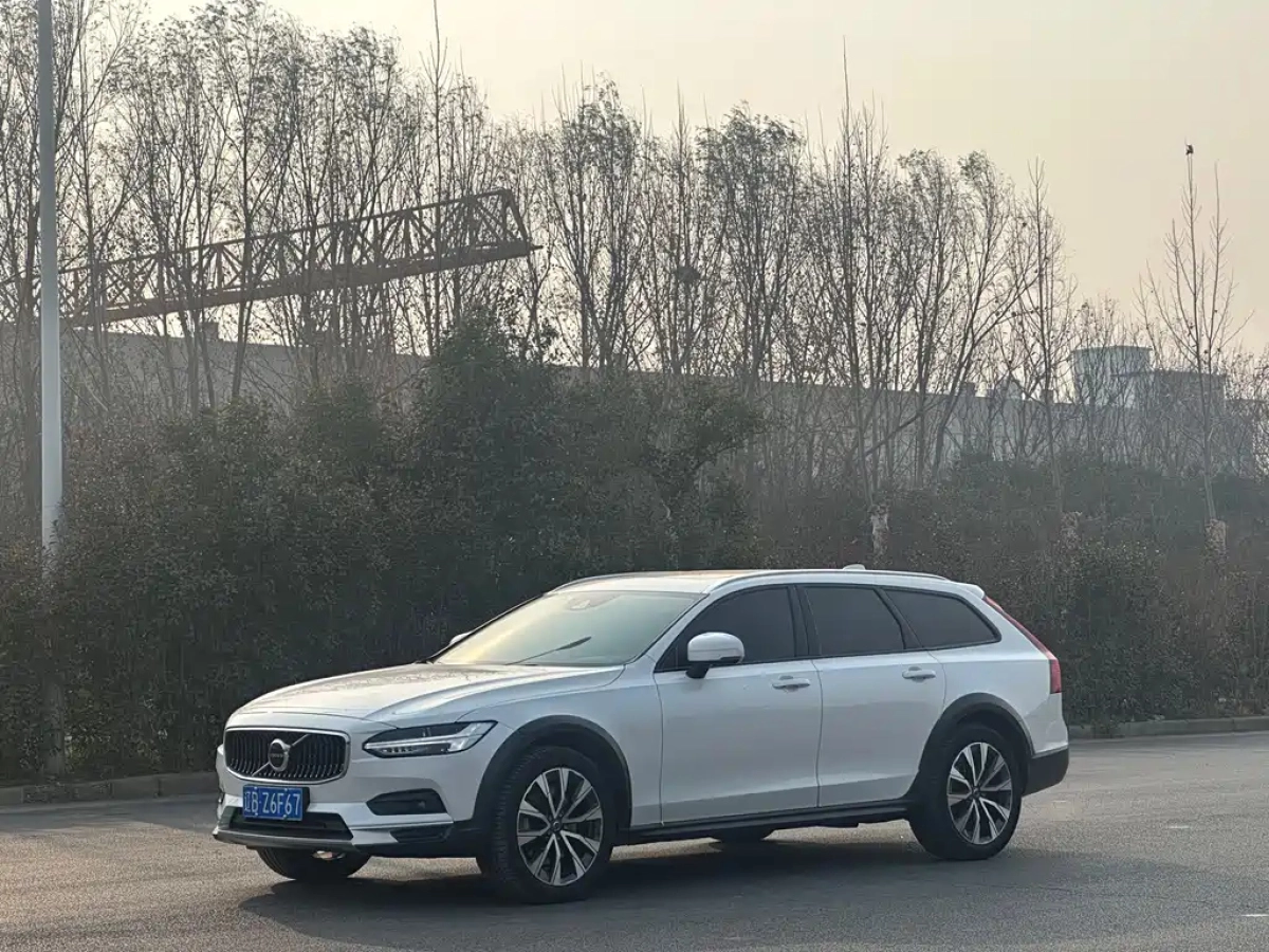 VOLVO V90  2021
