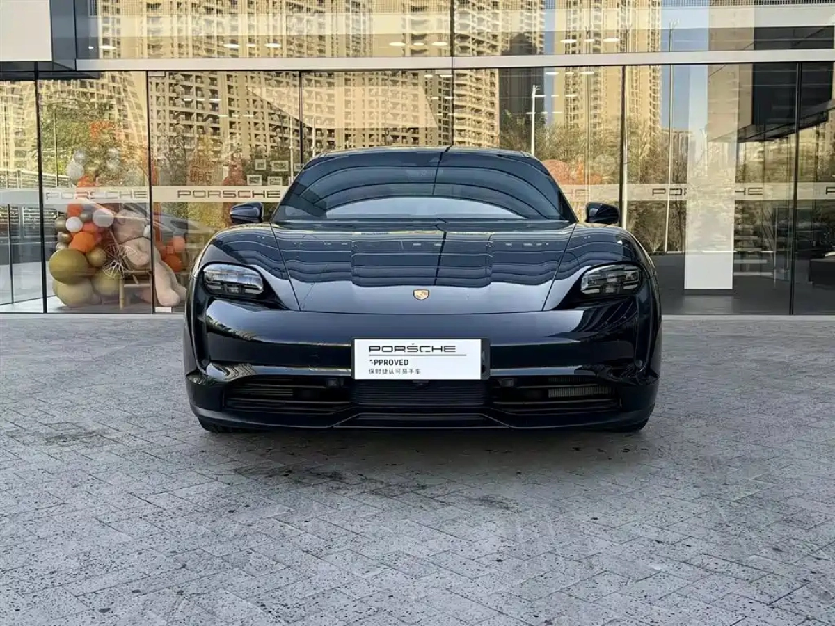 PORSCHE TAYCAN