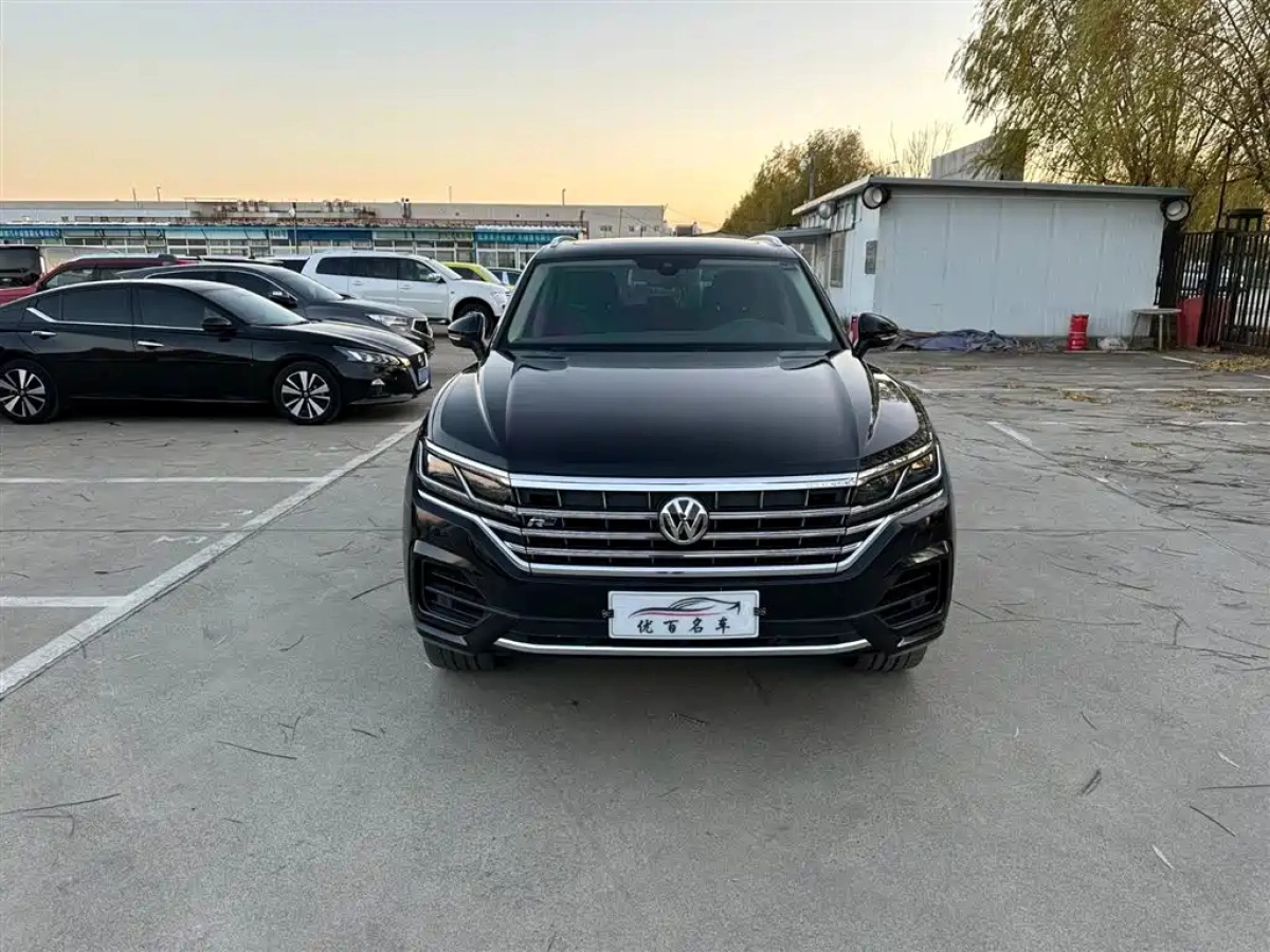 VOLKSWAGEN TOUAREG