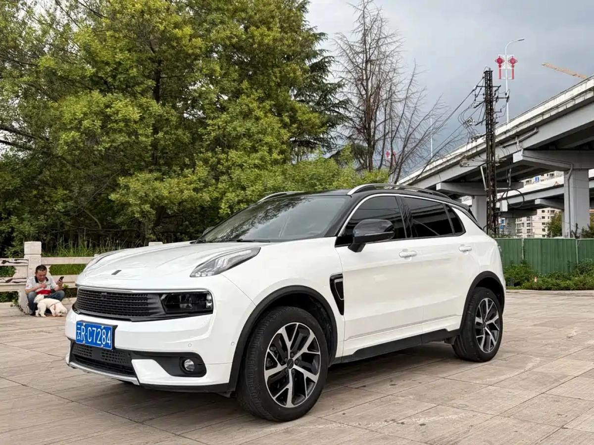 LYNK&CO 01
