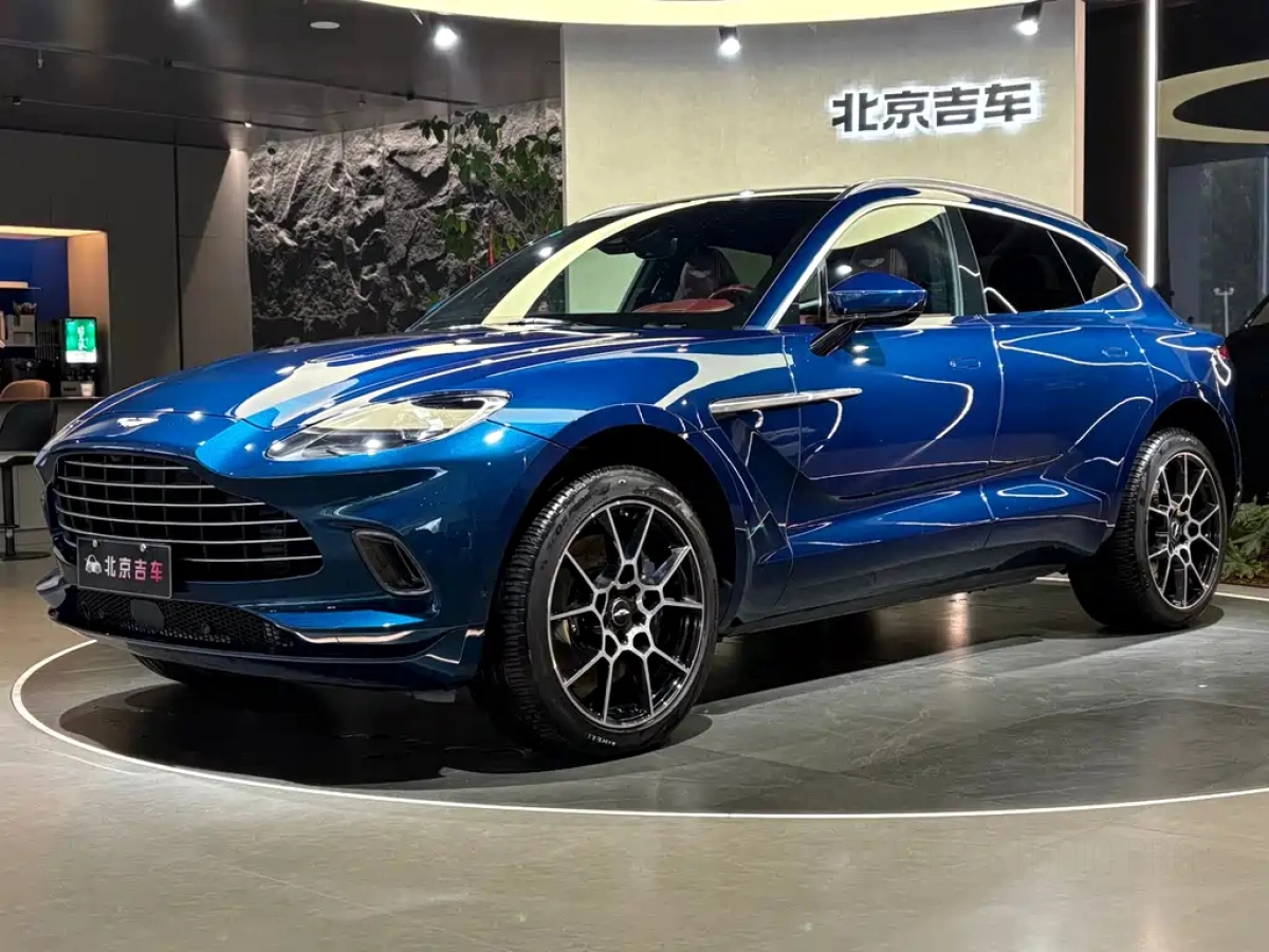 ASTON MARTIN DBX