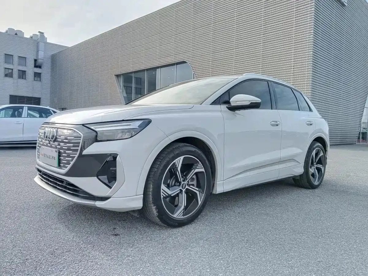 AUDI Q4 E-TRON  2024