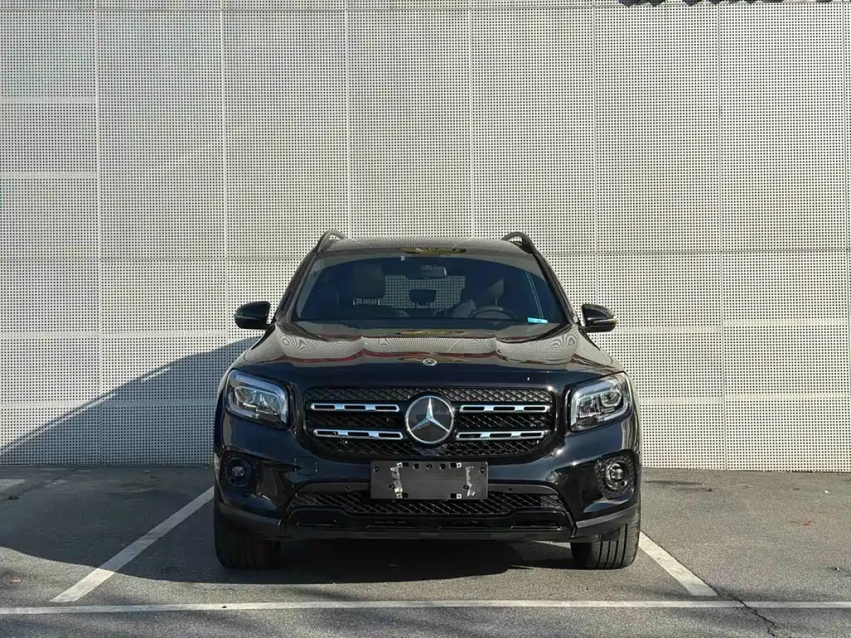 MERCEDES BENZ GLB