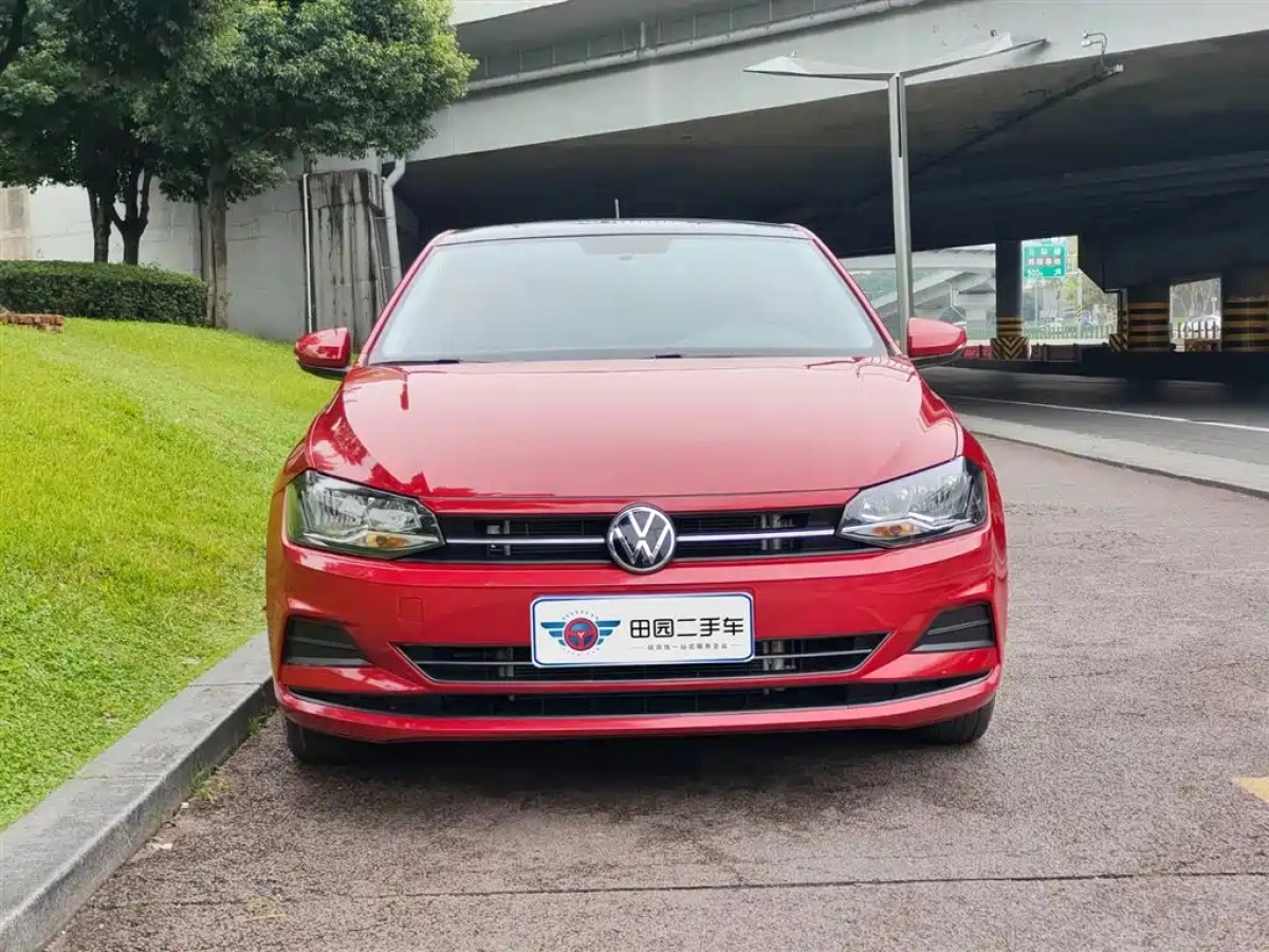 VOLKSWAGEN POLO