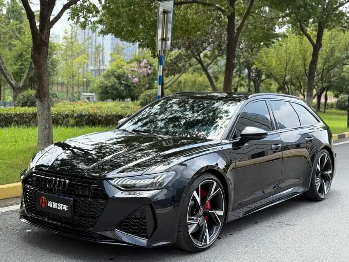 AUDI RS 6  2021