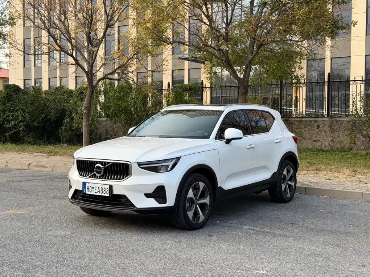 VOLVO XC40