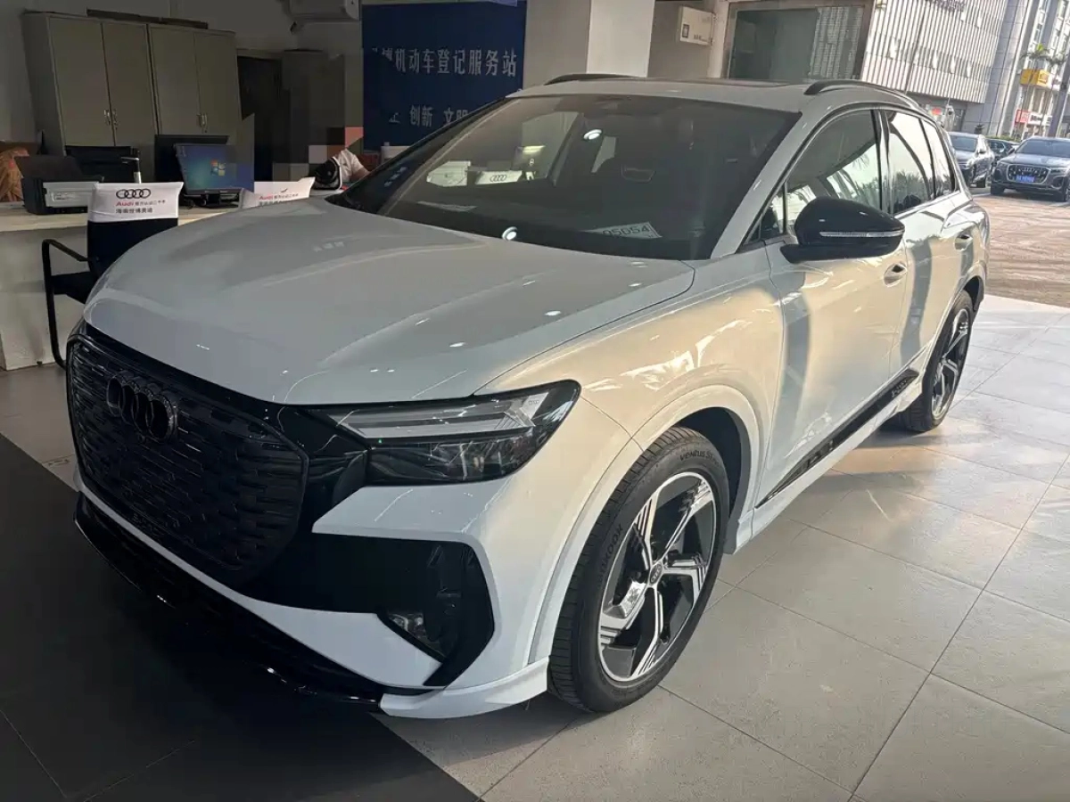 AUDI Q4 E-TRON  2024