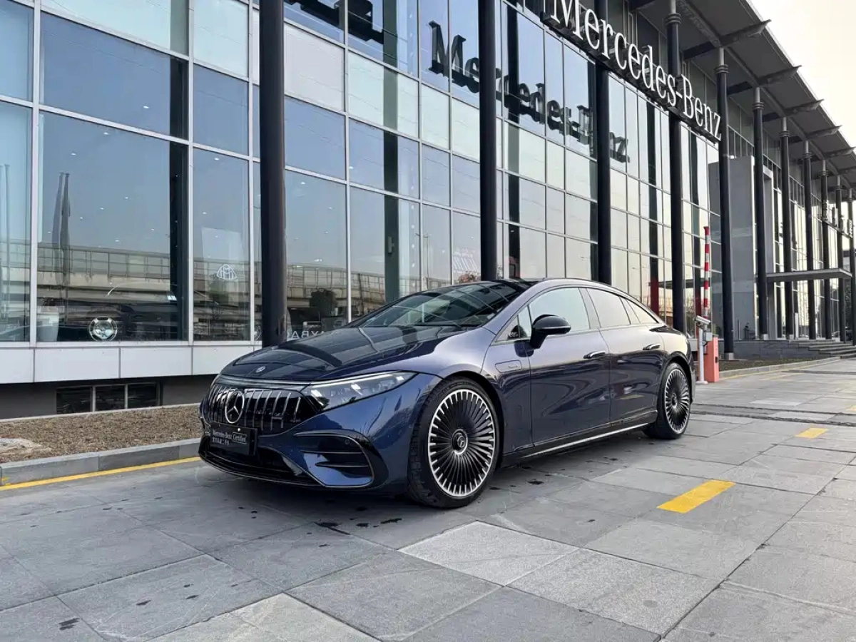 MERCEDES BENZ EQS AMG  2024