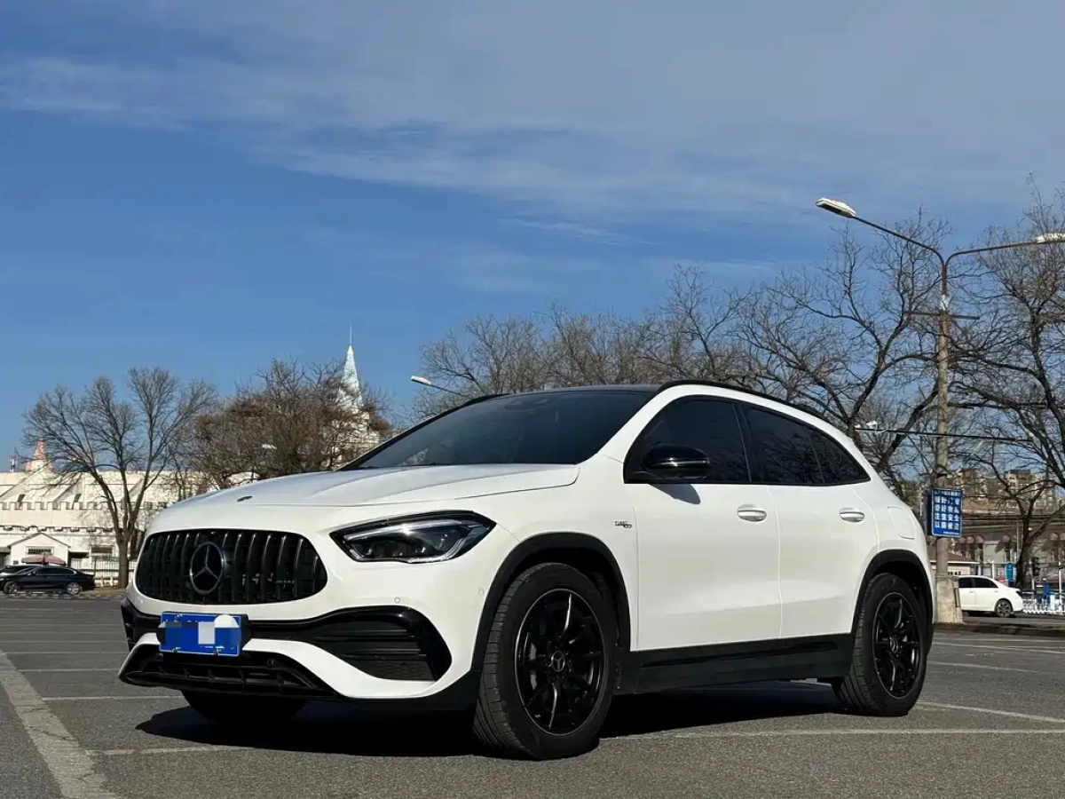 MERCEDES BENZ GLA AMG  2023