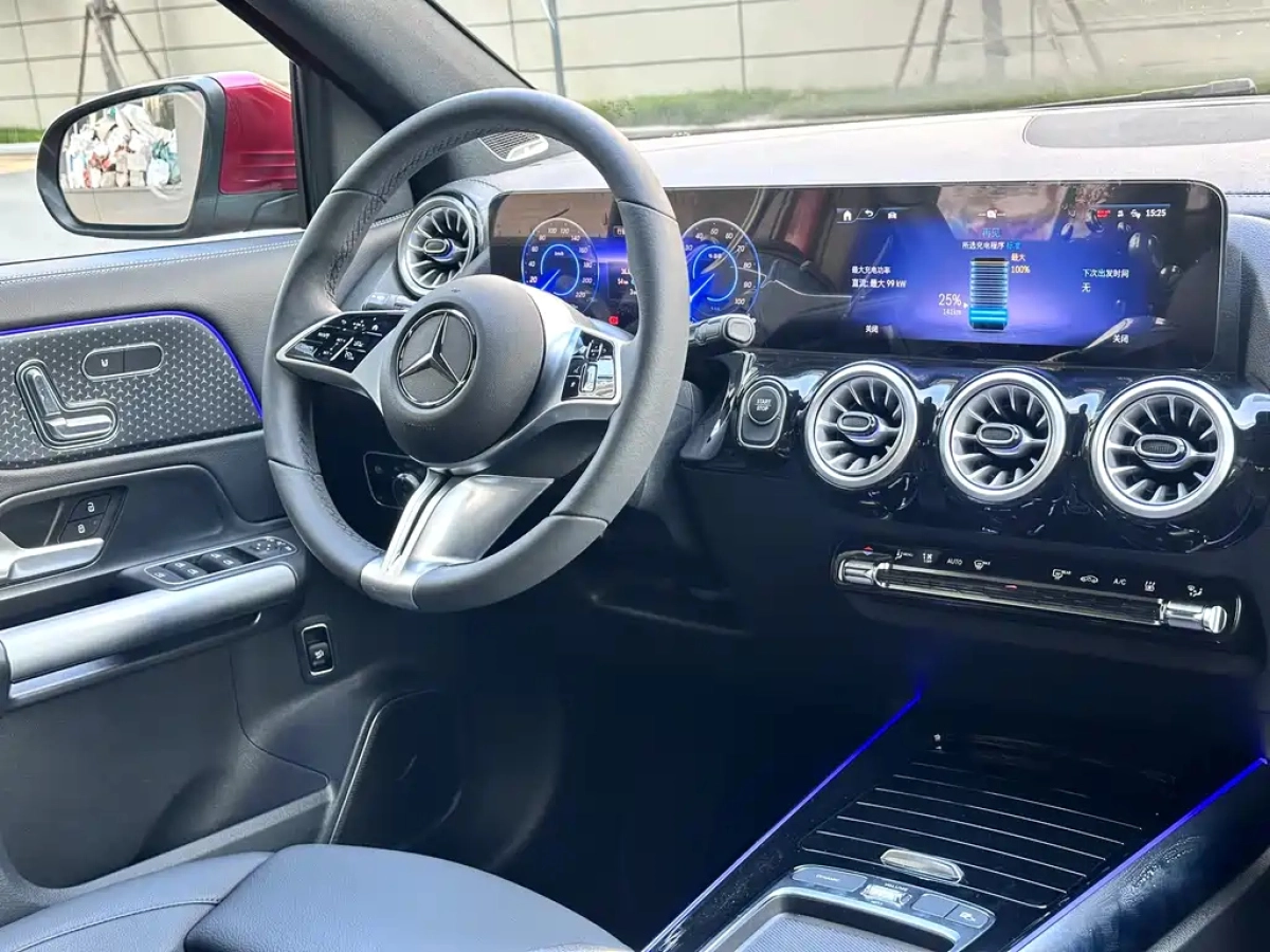 MERCEDES BENZ EQA  2025