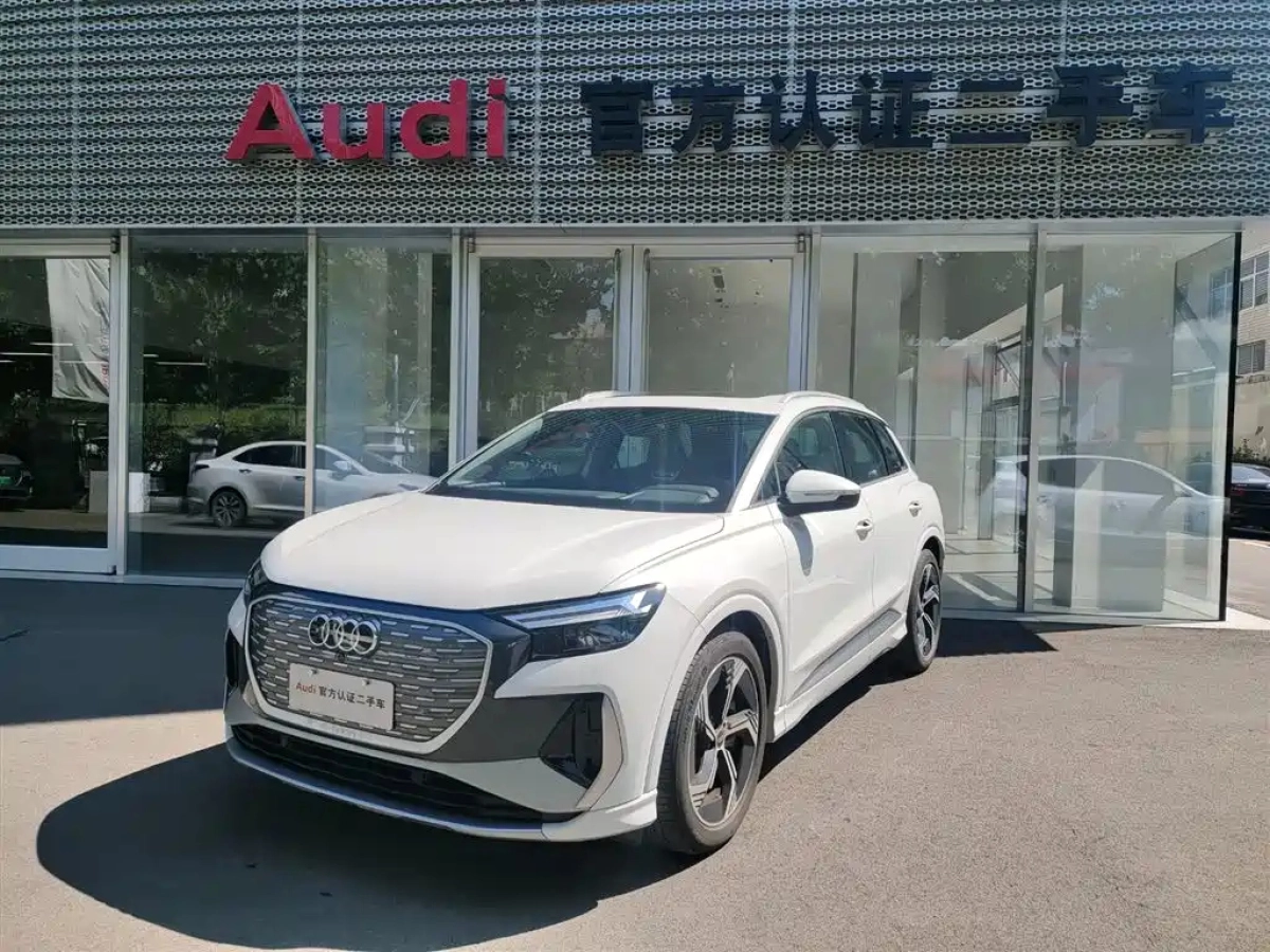 AUDI Q4 E-TRON  2024
