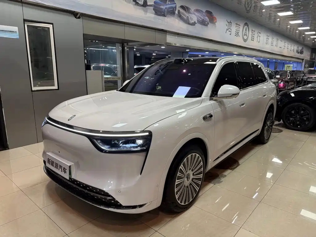 HUAWEI HARMON AITO M8  2025