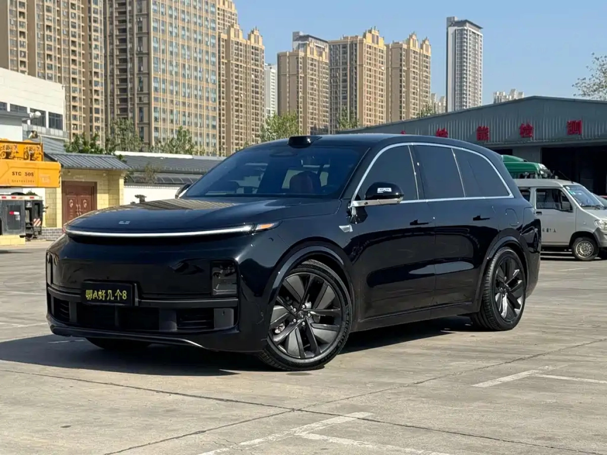LI AUTO L8  2024