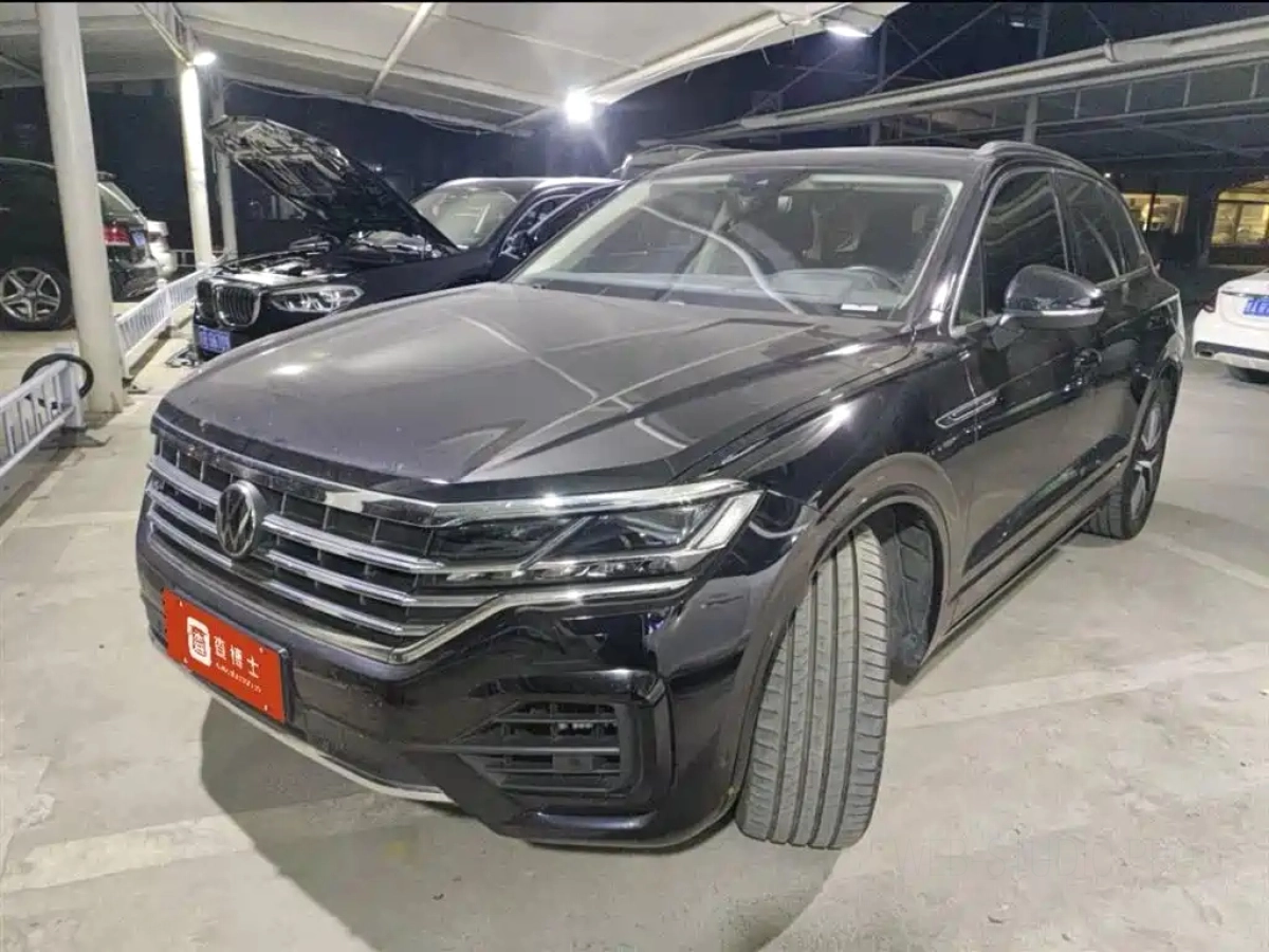 VOLKSWAGEN TOUAREG