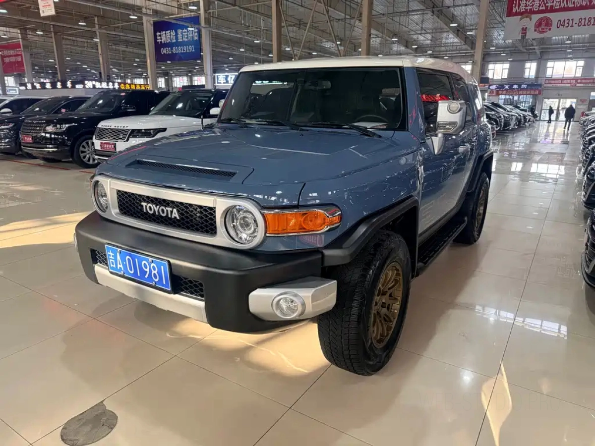 TOYOTA FJ CRUISER